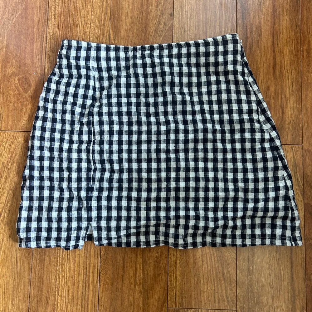 Navy and white plaid skirt size small